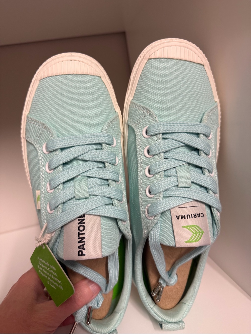 NEW Cariuma Pantone unisex sneaker eggshell blue Womens 7 Mens 5.5 - Picture 11 of 12